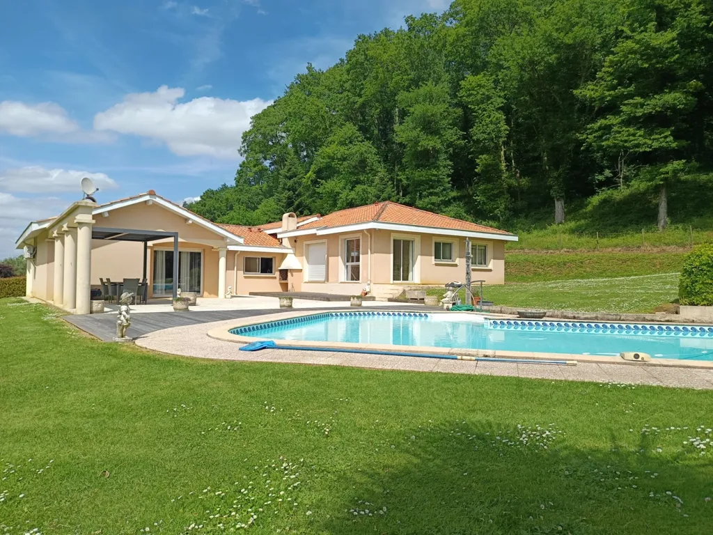 Bassein - Contemporary Villa with Pool in Idyllic Setting