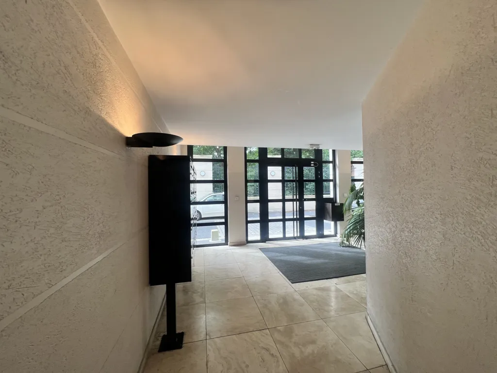 Esik - Apartment with Terrace in Courlancy