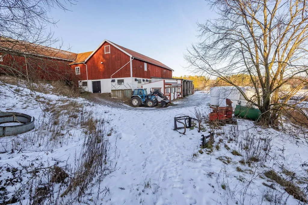 Exterior - Well-Maintained Farmhouse with Stables in Västernorrland
