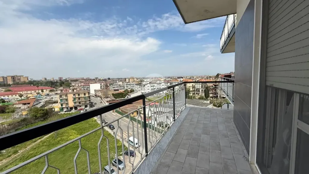 Rõdu - Bright Apartment with Balcony in Naples