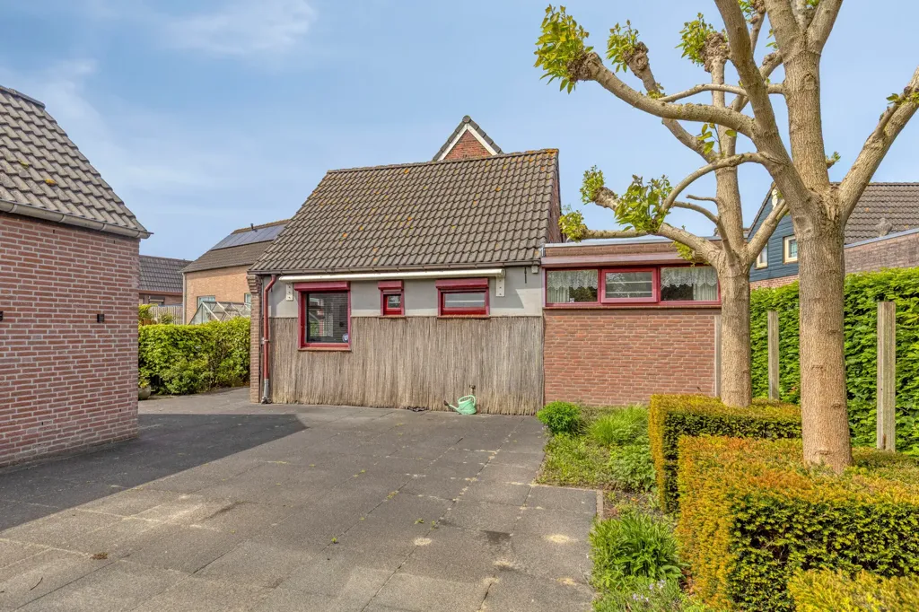 5-room house in Nieuw-vossemeer