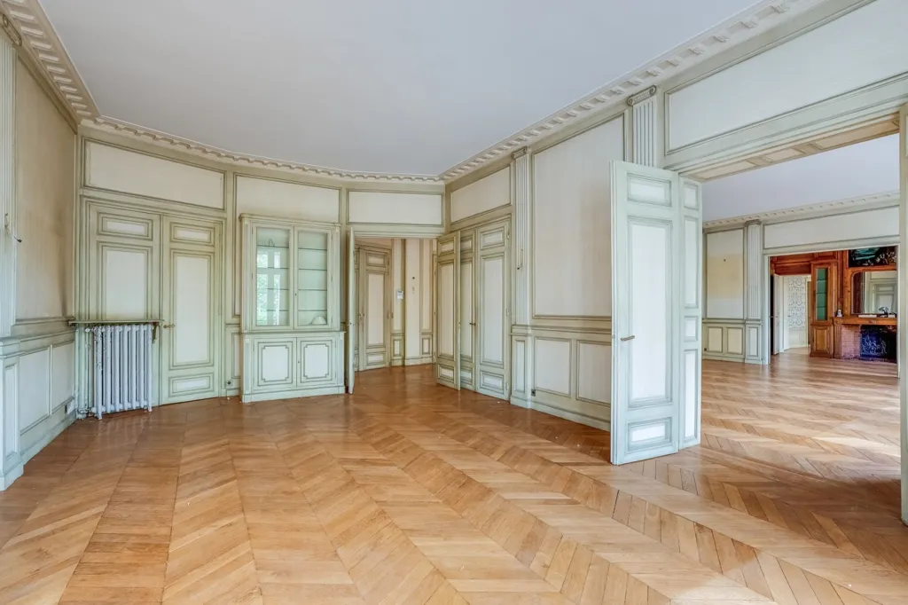 Séjour - Appartement 8 Pièces avec Balcon au 2ème Étage, Paris 6