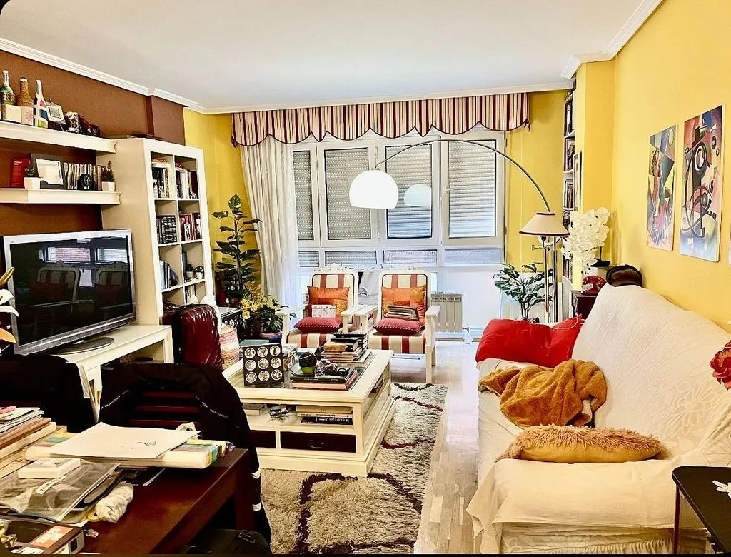 Elutuba - Apartment with Garage in Ensanche Centre
