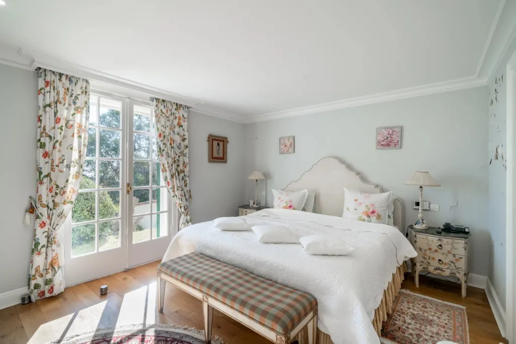 Chambres - Villa avec Vue Panoramique sur la Mer à Super Cannes