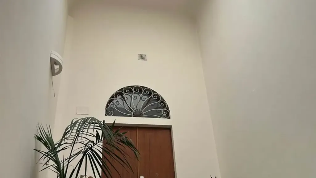 Entrée - 7-Room Apartment with Balcony in Florence