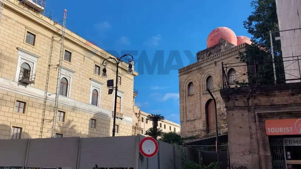 Esterno - Appartamento con tre balconi nel centro storico di Palermo