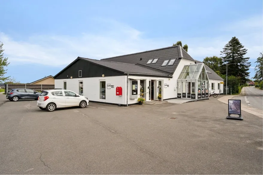 Välivaade - Mixed-Use Property with Central Location in Grejs