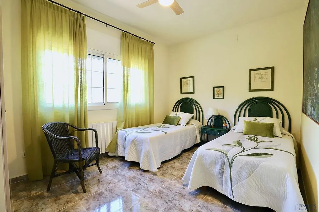 Chambres - Villa with Pool and Buildable Plot in Caldes de Malavella