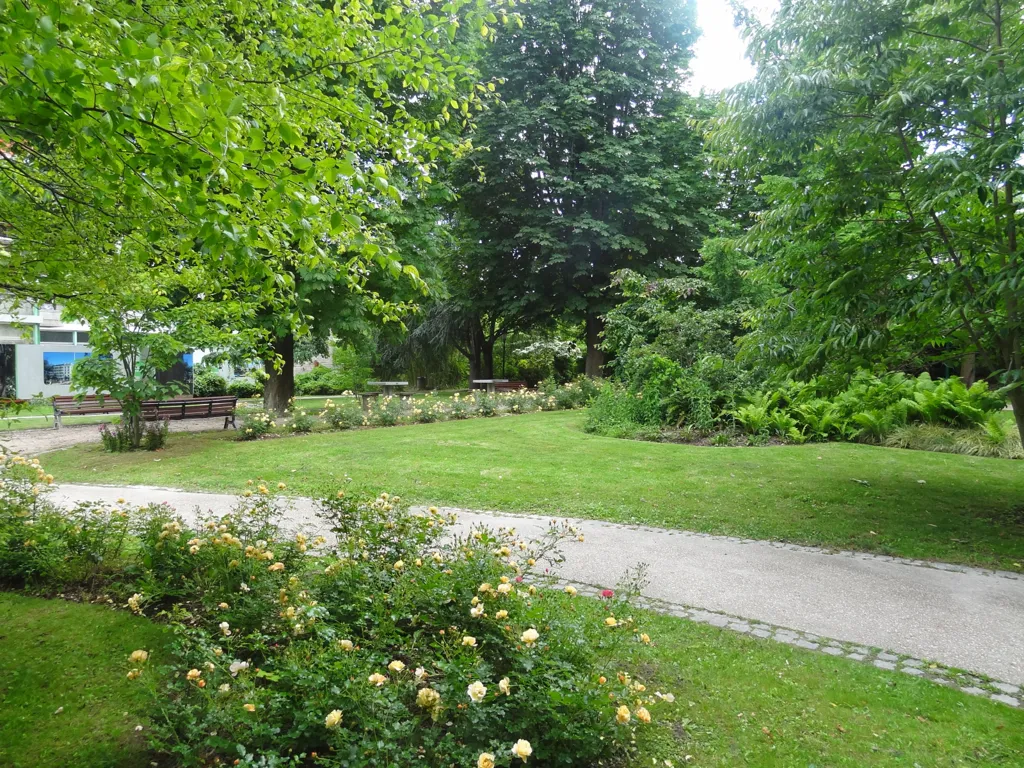 Aed - Studio with Loggia in Rueil-Malmaison