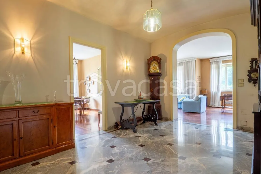 Ingresso - Apartment with Balcony in Turin's Crocetta