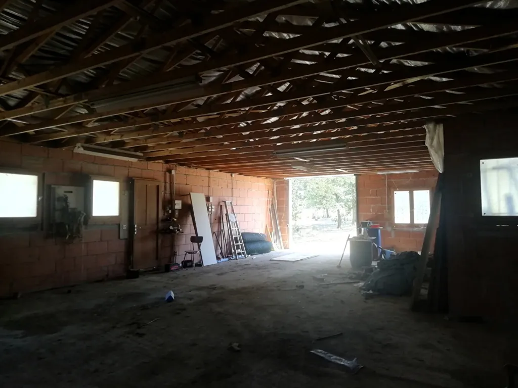 Garage - Maison avec Piscine et Dépendance à Poucharramet