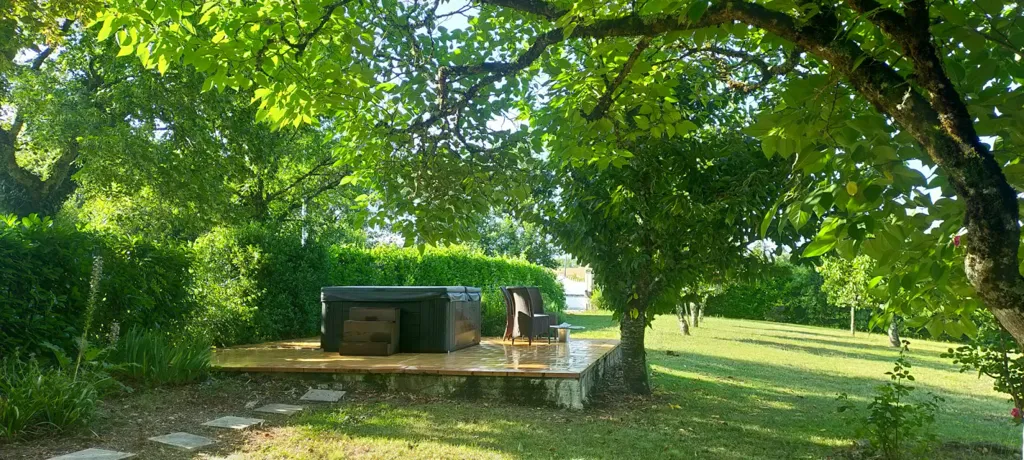 Jardin - Domaine Éco-Responsable avec Activité Locative à Bourg-de-Visa