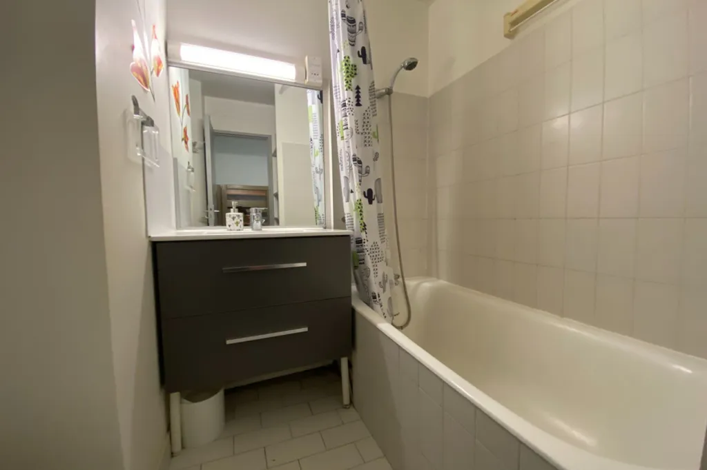 Vannitoad - Studio with Seafront Proximity in Juan-les-Pins