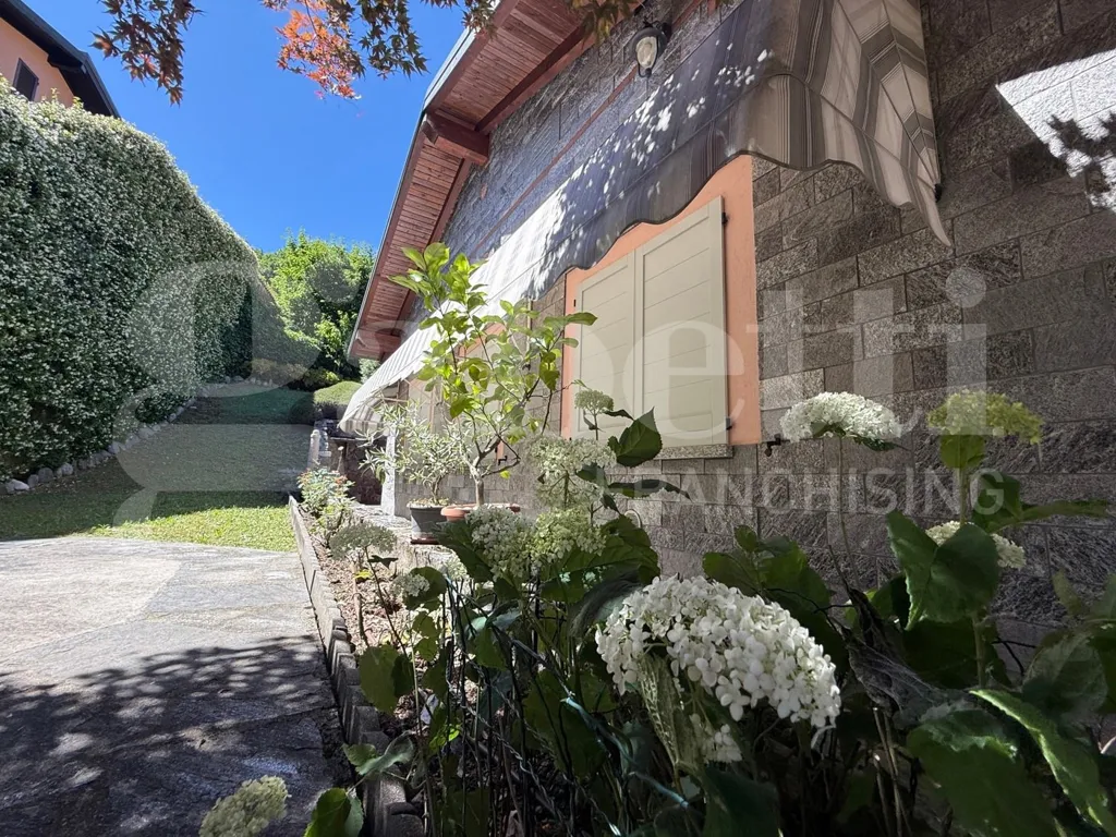 Giardino - Panoramic Villa with Garden in Asso (CO)