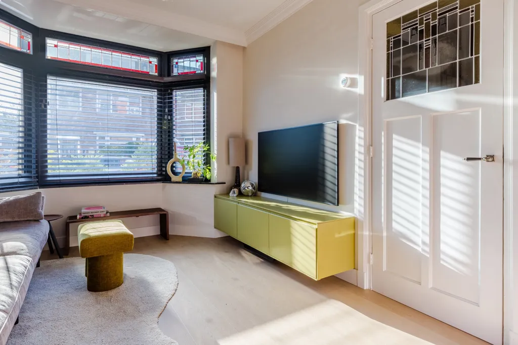 Elutuba - 1930s Semi-detached House with Garden in Haarlem