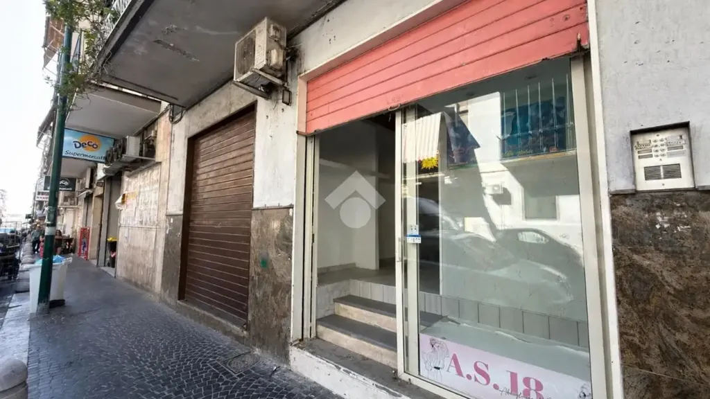 Esterno - Bilocale with Central Location in Corso Italia, Naples