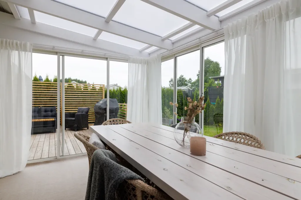 Terrasse - Modern Apartment with Balcony in Ekeby-Almby