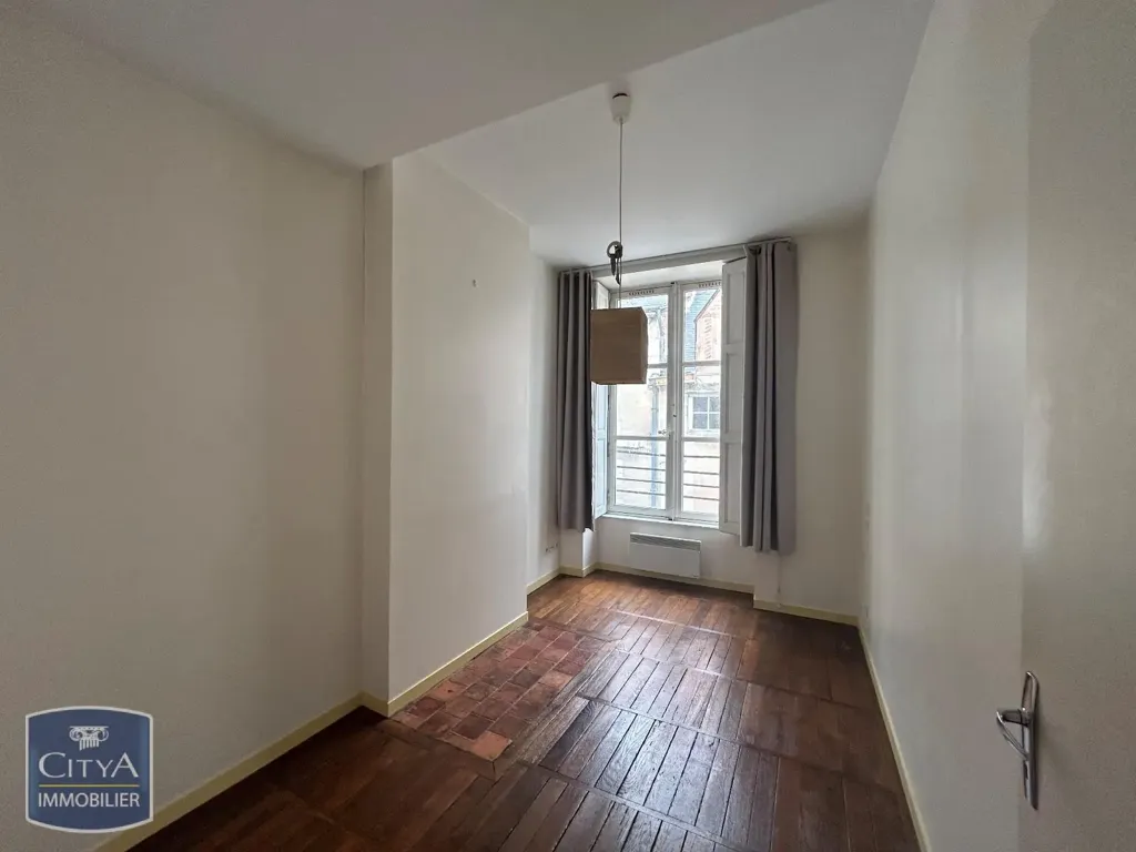 Rooms - Renovated Flat in Old Building, Blois
