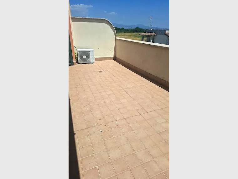 Balcone - Casa indipendente con giardino a Pomezia