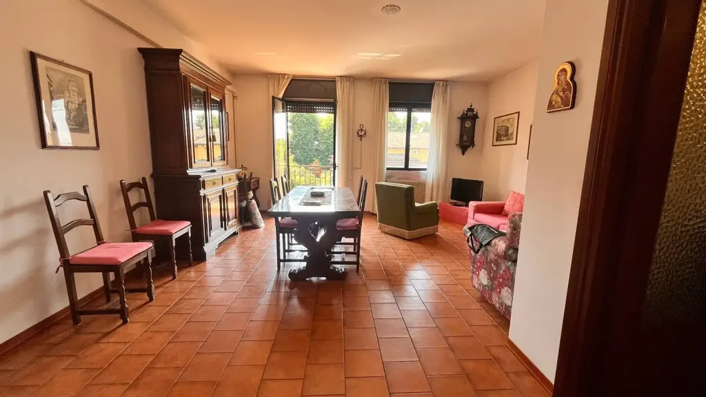 Söögituba - Spacious Trilocale with Balcony in Carpaneto Piacentino