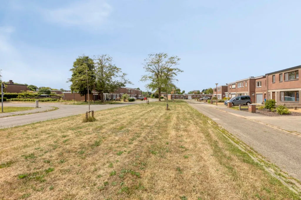Aed - Ready-to-Move House with Garage in Aarschot