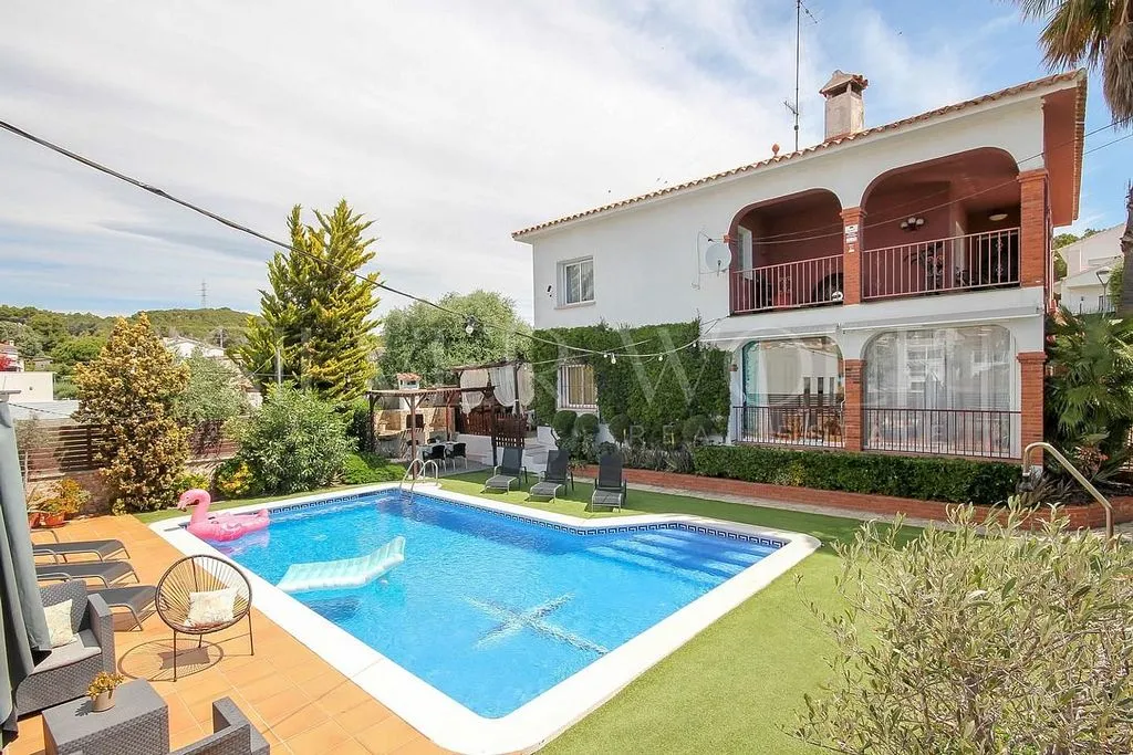 Piscine - Chalet with Pool and Terrace in El Rectoret, Cunit