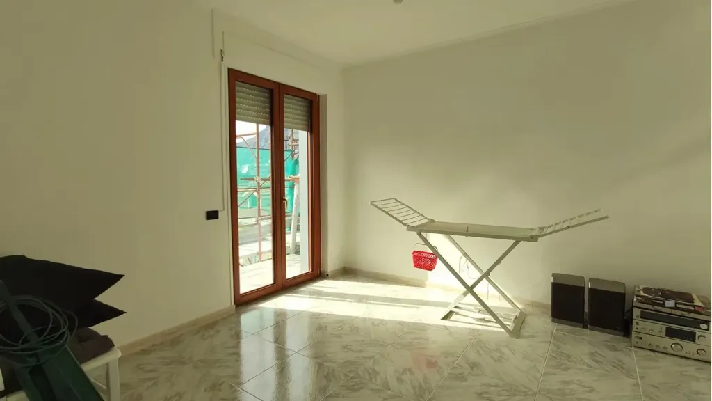 Buanderie - Rear-Facing Apartment with Solarium in Solofra
