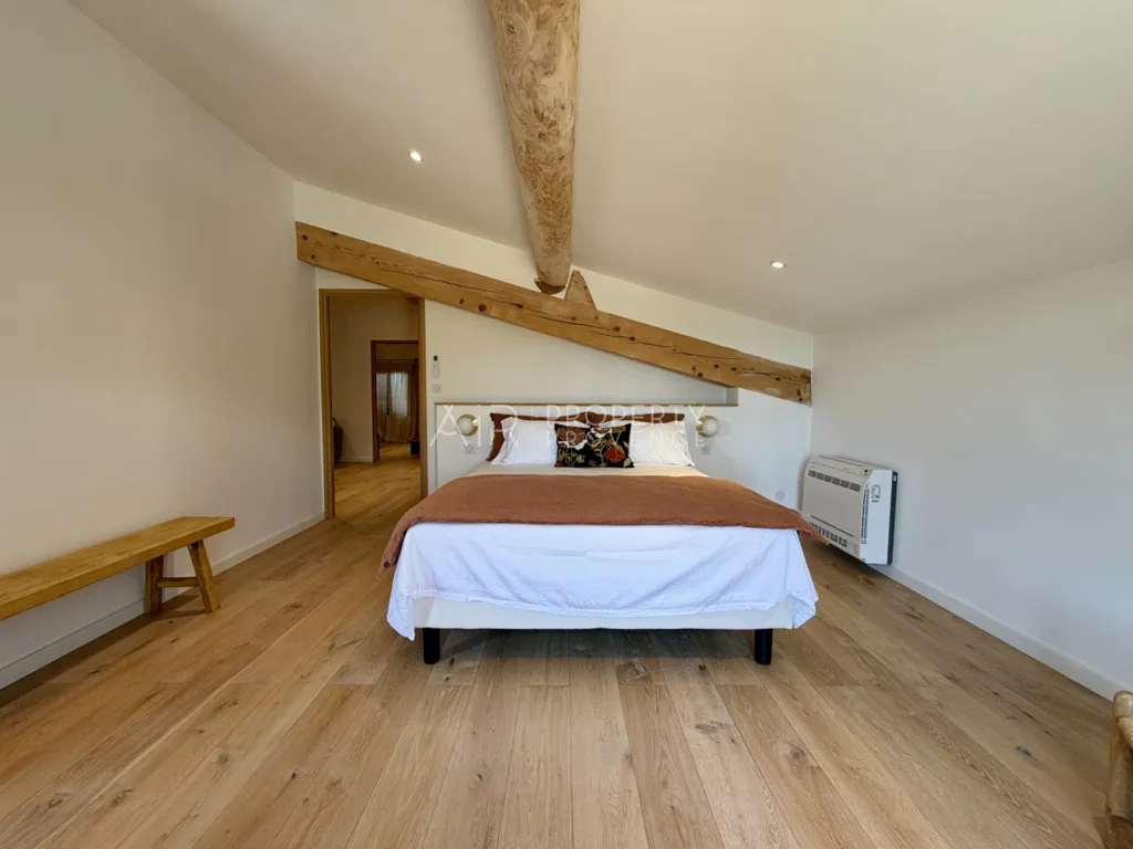 Chambres - Villa Rénovée avec Piscine à Cadenet