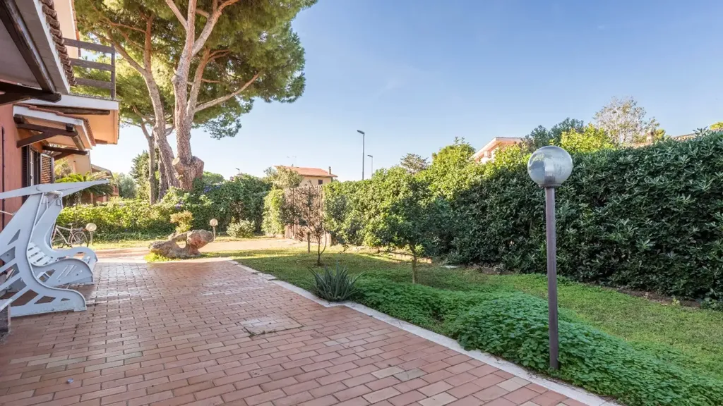 Aed - Villa with Garden in Ladispoli
