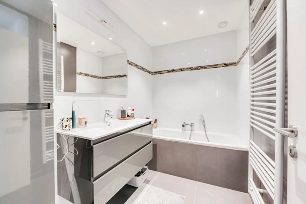 Bagni - House with Courtyard in Ittre