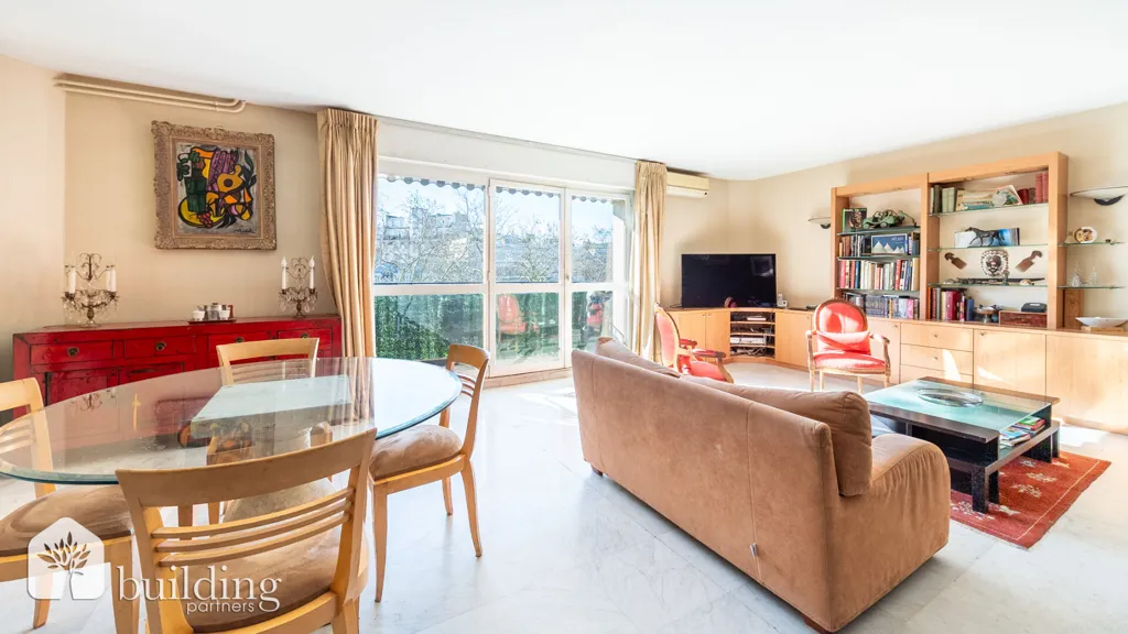 Soggiorno - Apartment with Balcony in Pasteur