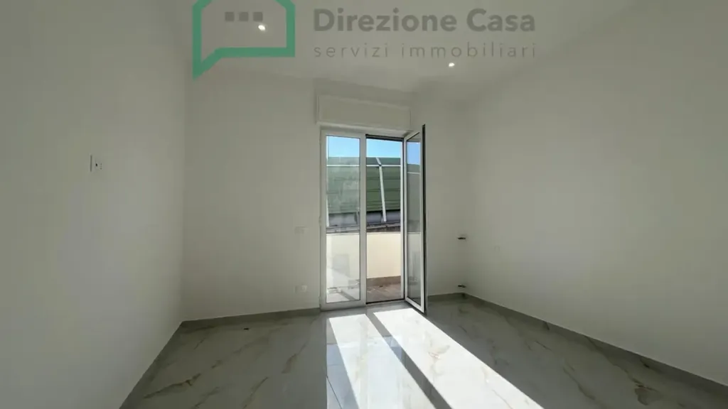Pièces - Rear-Facing Apartment with Balcony in Naples