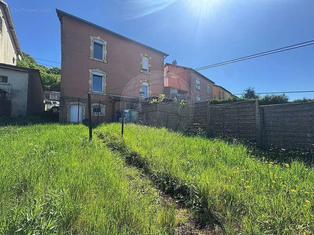Jardin - Maison Jumelée avec Jardin et Garage à Villerupt
