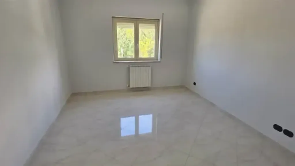 Pièces - Apartment with Terrace in San Cataldo