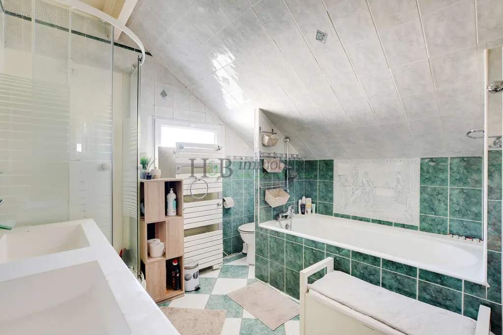 Bathrooms - Detached House with Garden in Villetaneuse
