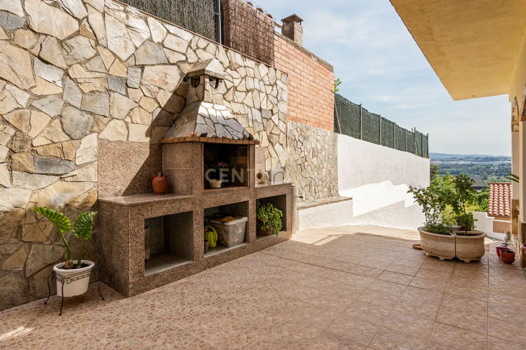 Terrace - Independent House with Montserrat Views in Abrera