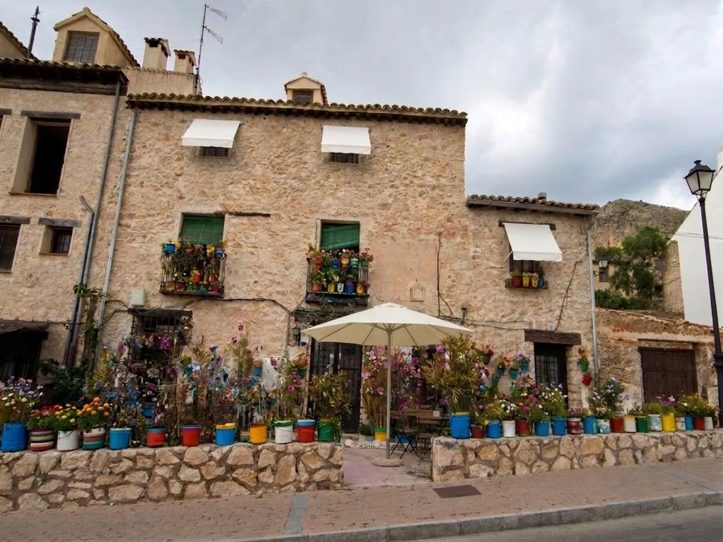 Välivaade - Historic Semi-Detached House with Plot in Cuenca