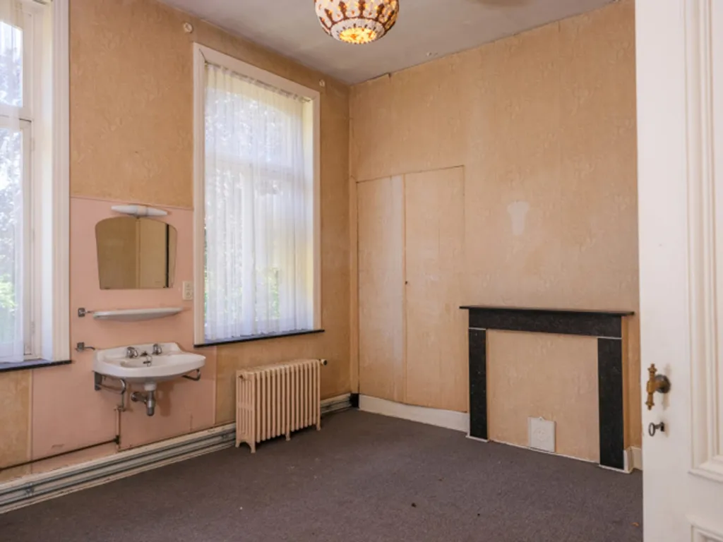 Stanze - Historic Pastorate with Potential in Town Centre