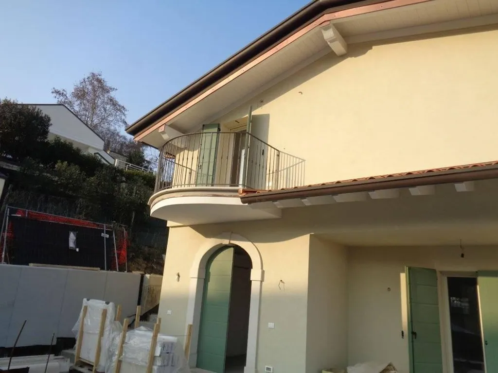 Välivaade - Villa with Partial Lake View in Padenghe Sul Garda