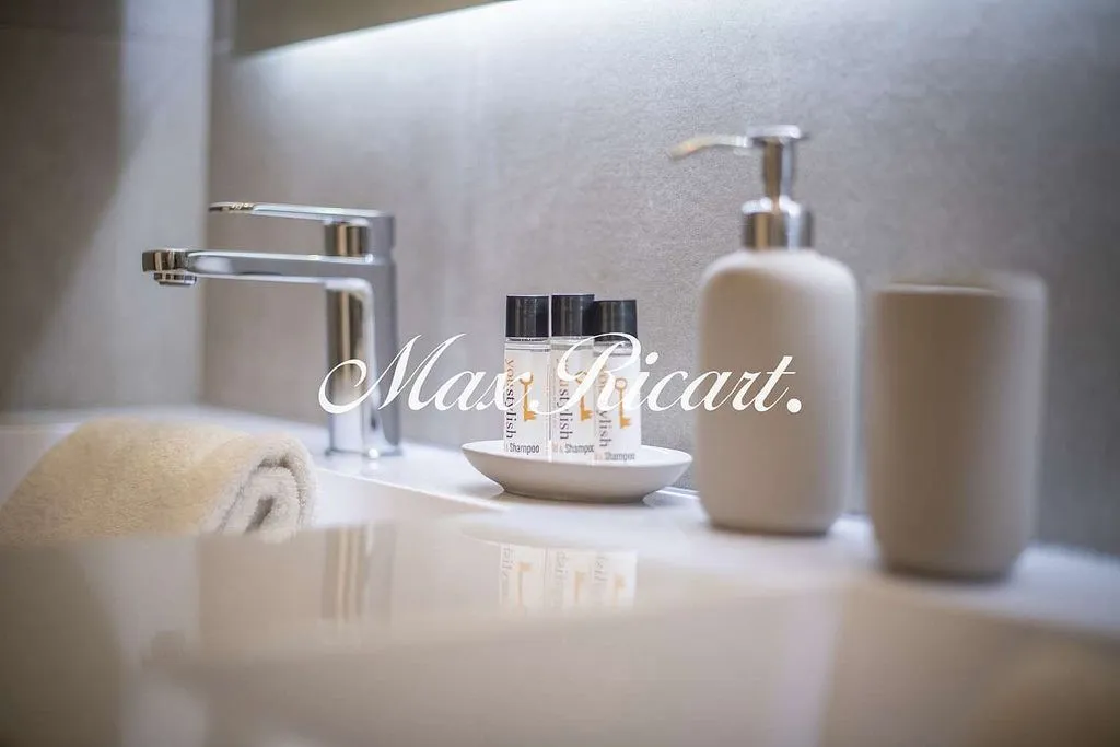 Bagni - Furnished Apartment with Balcony in La Dreta de l'Eixample