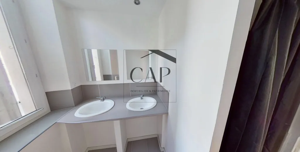 Vannitoad - Characterful 4-Bed Apartment with Terrace in Marseille 10e