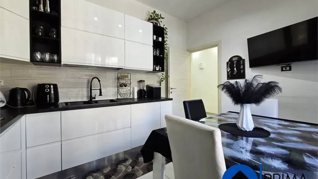 Kitchen - Villa with Two Gardens on Viale Donatelli, Terni