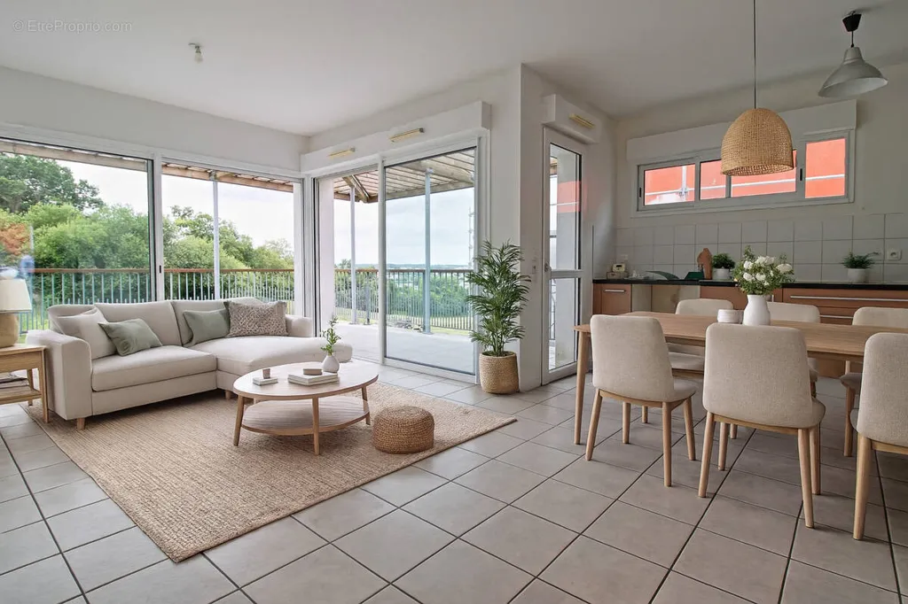 Salle à manger - Appartement 'Comme une Maison' avec Vue Dégagée à Bayonne