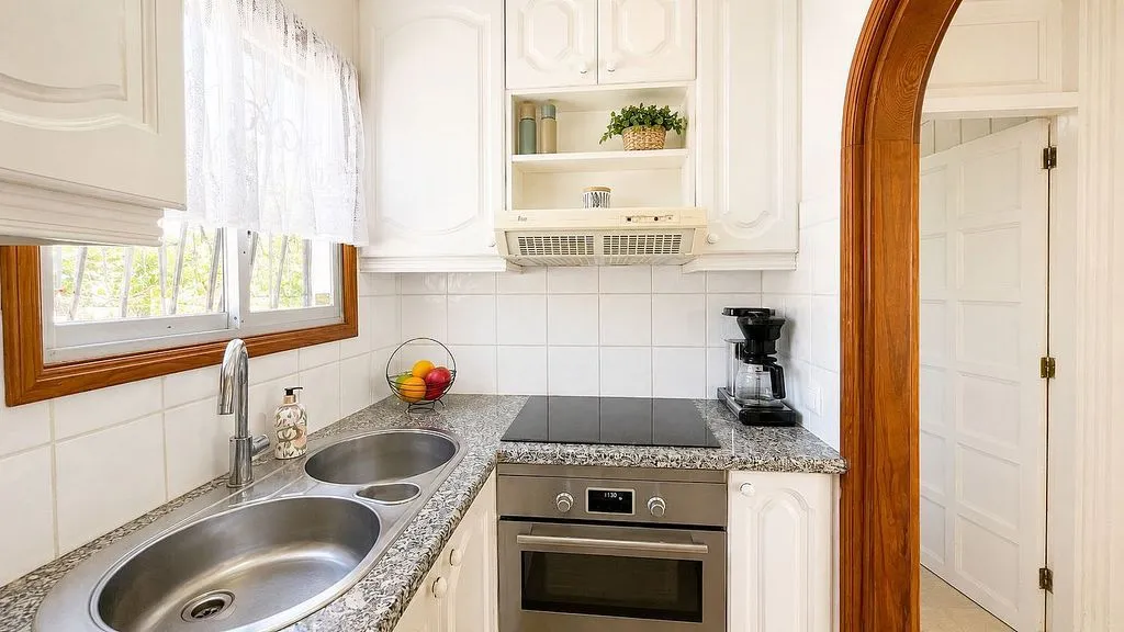 Cuisine - Bungalow with Pool and Terrace in Rocas Rojas