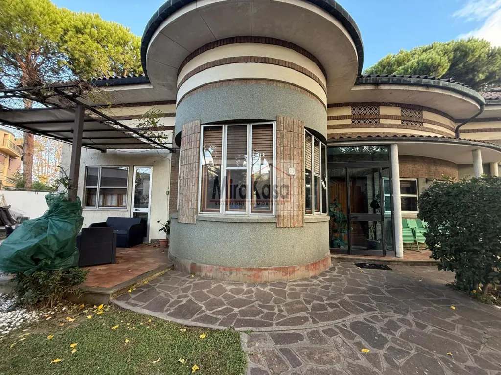 Välivaade - Modernist Villa with Curved Design in Cervia
