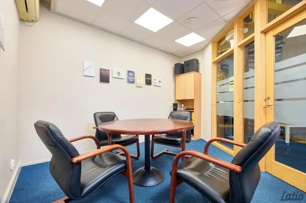 Kabinet - Commercial Space with Extensive Asfaltēta Area in Riga
