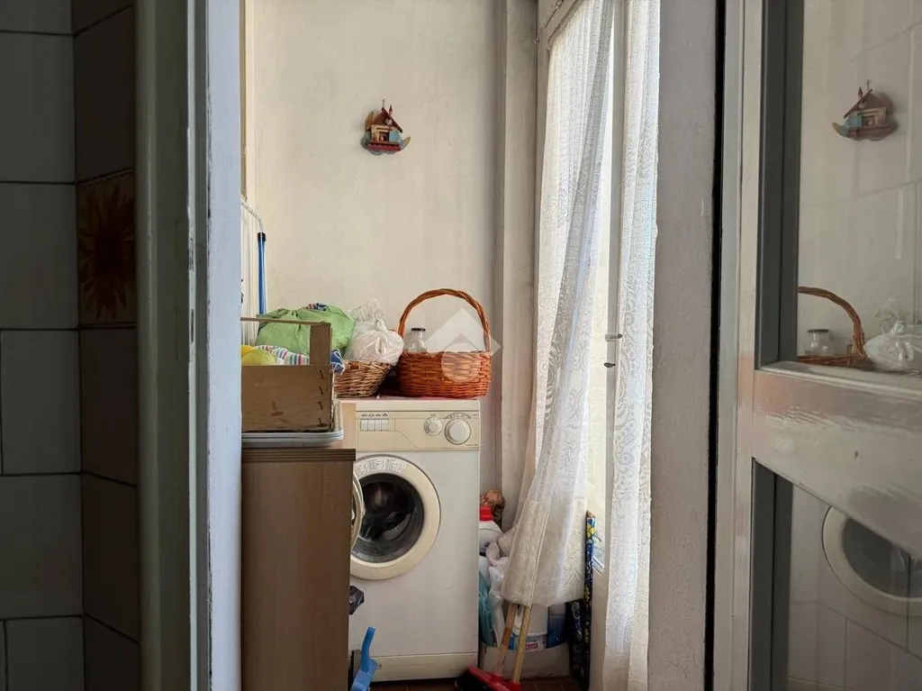 Pesuköök - 4-Room Apartment with Balcony in Ferrara
