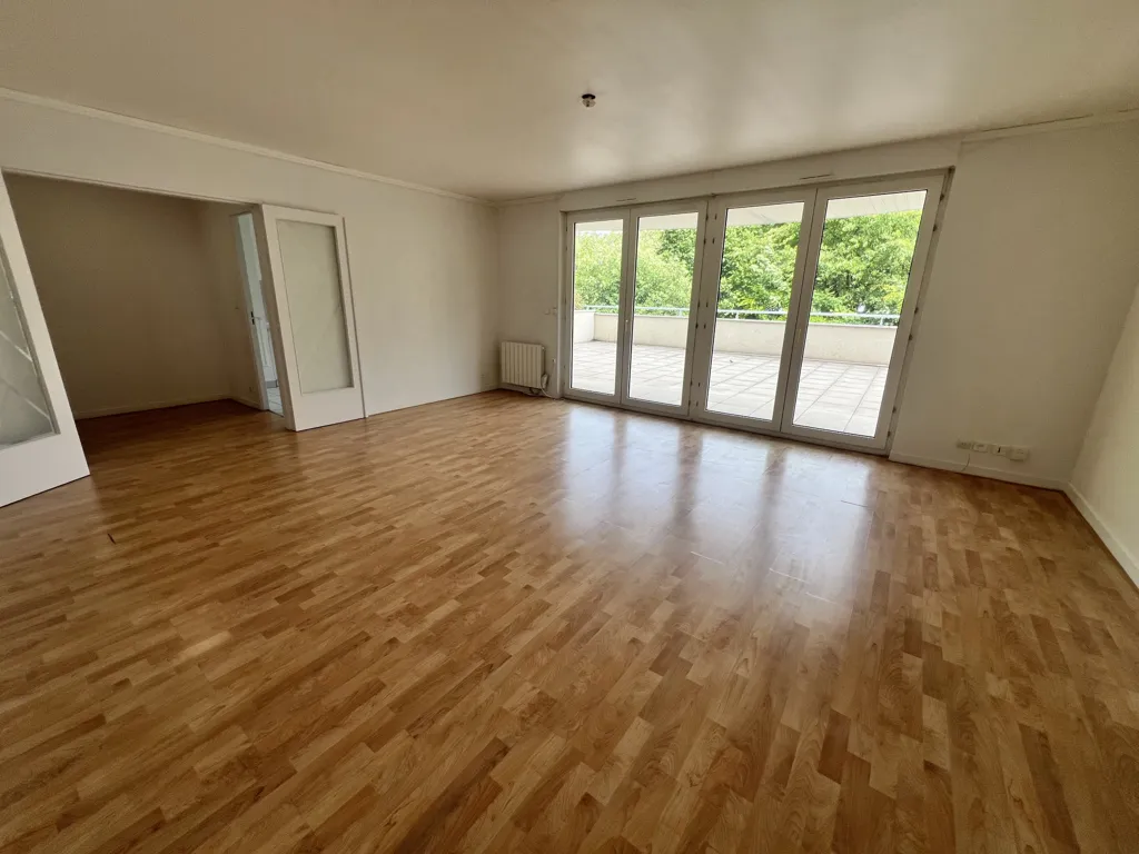 Toad - Apartment with Terrace in Courlancy