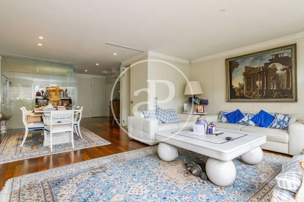 Elutuba - Luxury Villa with Pool in Chamartin, Madrid