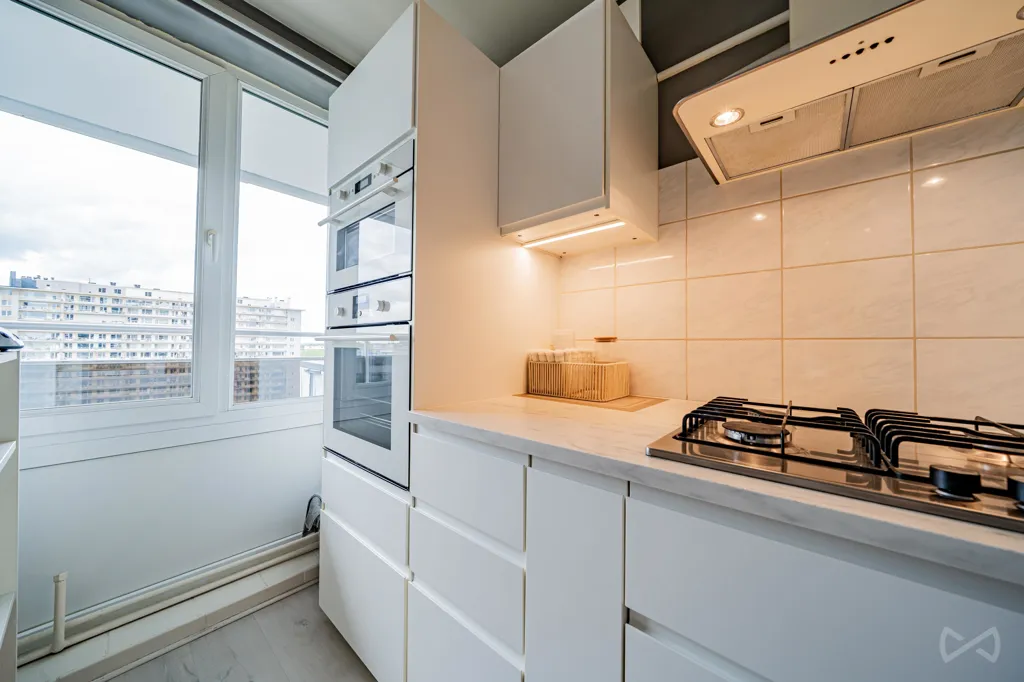 Köök - Bright Apartment with Balcony on Marius Renard